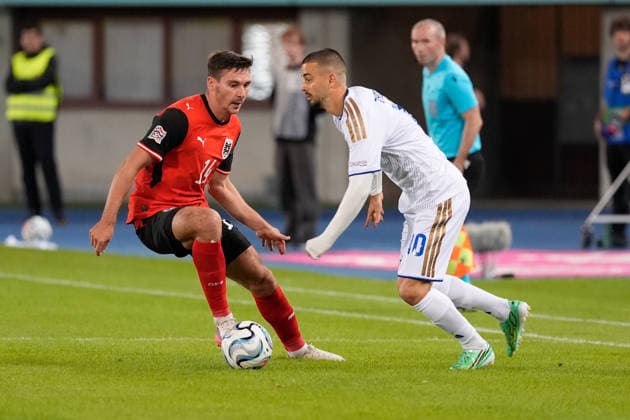 SOCCER - NL, AUT vs KOS VIENNA,AUSTRIA,27.SEP.26 - SOCCER - UEFA Nations League, OEFB international match, Länderspiel, Nationalmannschaft Austria vs Kosovo. Image shows Maximilian Woeber (AUT) and Edon Zhegrova (KOS).  GEPAxpictures xKevinxKada
