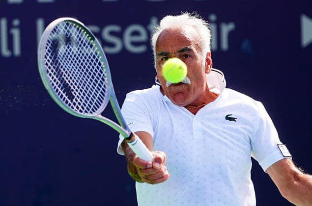 Ankara Open WTA, Tennis Damen 125 Tennis Tournament ANKARA, TURKIYE - SEPTEMBER 27: Former professional tennis player Mansour Bahrami, also known as the King of Trick Shots, takes part in an exhibition match during the Turk Telekom Ankara Open WTA 125 tennis tournament in Ankara, Turkiye, on September 27, 2026. Evrim Aydin Anadolu Ankara Turkey. Editorial use only. Please get in touch for any other usage.  Copyright: x2026xAnadoluxEvrimxAydinx