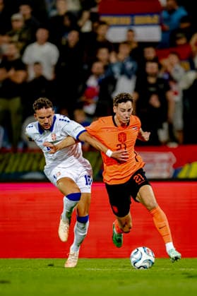 BELGRADE: Serbia defender Strahinja Erakovic and the Netherlands forward Ruben van Bommel during the UEFA Nations League match between Serbia and the Netherlands at Rajko Mitic Stadium on September 27, 2026, in Belgrade, Serbia. Photo by DeFodi Images