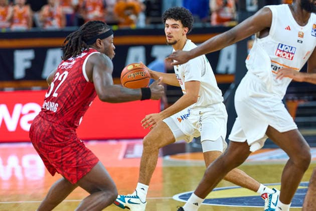 Charles Thompson, Würzburg Baskets, 32; Adam Atamna, ratiopharm Ulm, 00; Armel Traore, ratiopharm Ulm, 07 GER, Ratiopharm Ulm vs. Würzburg Baskets, Basketball, 1st Bundesliga, Matchday 3, 2026–2027 Season, September 27, 2026 GER, Ratiopharm Ulm vs. Würzburg Baskets, Basketball, 1st Bundesliga, Matchday 3, 2026–2027 Season, September 27, 2026 Neu Ulm Copyright: xEibner-Pressefoto GeraldxOelze-dexStoppanyx EP_ODS