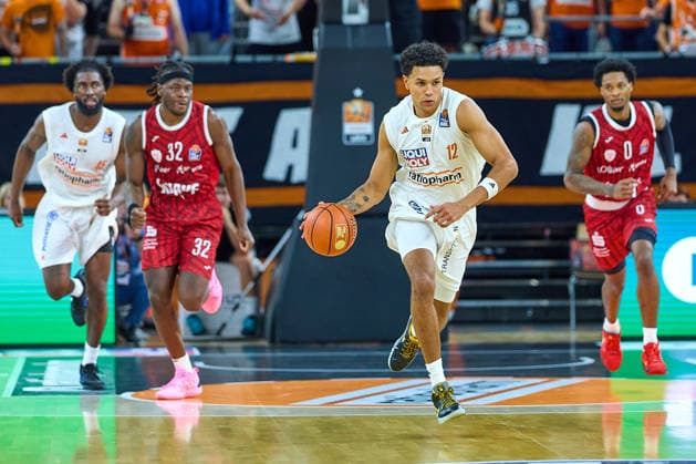 Simisola Shittu, ratiopharm Ulm, 45; Charles Thompson, Würzburg Baskets, 32, Michael Rataj, ratiopharm Ulm, 12 fast breaks; Eddie Colbert III, Würzburg Baskets, 00 GER, ratiopharm Ulm vs. Würzburg Baskets, basketball, 1st Bundesliga, Matchday 3, 2026–2027 season, September 27, 2026 GER, Ratiopharm Ulm vs. Würzburg Baskets, Basketball, 1st Bundesliga, Matchday 3, 2026–2027 season, September 27, 2026 Neu Ulm Copyright: xEibner-Pressefoto GeraldxOelze-dexStoppanyx EP_ODS