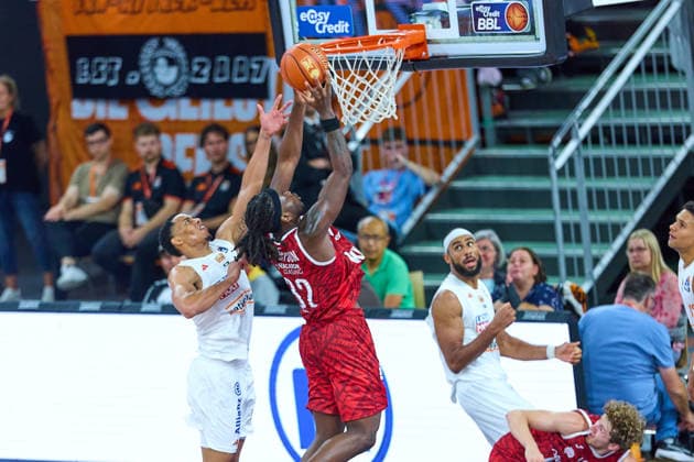 Jaylen Sims, Ratiopharm Ulm, 30, 32w in a battle under the basket, 94z GER, Ratiopharm Ulm vs. Würzburg Baskets, Basketball, 1st Bundesliga, Matchday 3, 2026–2027 season, September 27, 2026, GER, Ratiopharm Ulm vs. Würzburg Baskets, Basketball, 1st Bundesliga, Matchday 3, 2026–2027 season, September 27, 2026, Neu Ulm Copyright: xEibner-Pressefoto GeraldxOelze-dexStoppanyx EP_ODS