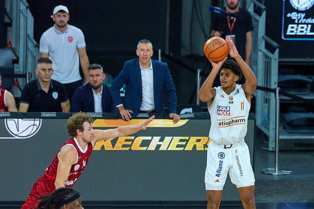Calvin Wishart, Würzburg Baskets, 10; Meissa Faye, Ratiopharm Ulm, 11 GER; Ratiopharm Ulm vs. Würzburg Baskets, Basketball, 1st Bundesliga, Matchday 3, 2026–2027 Season, September 27, 2026 GER, Ratiopharm Ulm vs. Würzburg Baskets, Basketball, 1st Bundesliga, Matchday 3, 2026–2027 season, September 27, 2026 Neu Ulm Copyright: xEibner-Pressefoto GeraldxOelze-dexStoppanyx EP_ODS