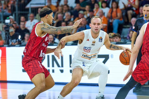 Max Jones, Würzburg Baskets, 02; Devin Schmidt, Ratiopharm Ulm, 08 GER; Ratiopharm Ulm vs. Würzburg Baskets, Basketball, 1st Bundesliga, Matchday 3, 2026–2027 Season, September 27, 2026 GER, Ratiopharm Ulm vs. Würzburg Baskets, Basketball, 1st Bundesliga, Matchday 3, 2026–2027 Season, September 27, 2026 Neu Ulm Copyright: xEibner-Pressefoto GeraldxOelze-dexStoppanyx EP_ODS