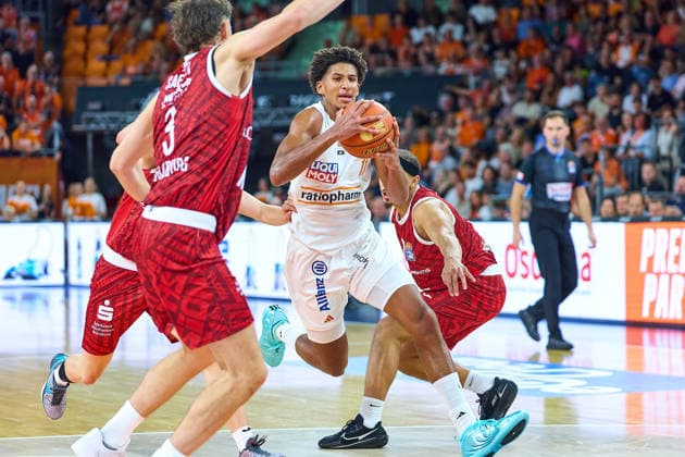 Leo Saffer, Würzburg Baskets, 03, Meissa Faye, Ratiopharm Ulm, 11, Max Jones, Würzburg Baskets, 02 GER, Ratiopharm Ulm vs. Würzburg Baskets, Basketball, 1st Bundesliga, Matchday 3, 2026–2027 season, September 27, 2026 GER, Ratiopharm Ulm vs. Würzburg Baskets, Basketball, 1st Bundesliga, Matchday 3, 2026–2027 Season, September 27, 2026 Neu Ulm Copyright: xEibner-Pressefoto GeraldxOelze-dexStoppanyx EP_ODS
