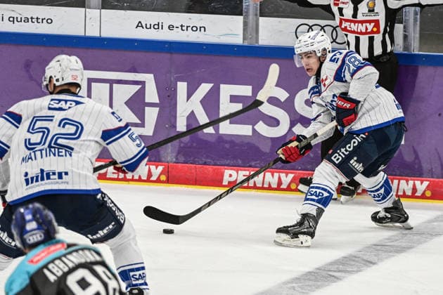 Penny DEL 26 27 Penny DEL Ingolstadt vs. Adler Mannheim Ingolstadt, September 27, 2026 Alexander Ehl, Adler Mannheim, 28, misses the puck; Nicolas Mattinen, Adler Mannheim, 52, Ingolstadt September 27, 2026 Penny DEL, Matchday 4, ERC Ingolstadt vs. Adler Mannheim, SATURN Arena, Ingolstadt Copyright: xBEAUTIFULxSPORTS Märklx