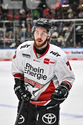 Penny DEL: Augsburger Panther vs. Kölner Haie, September 27, 2026, AUGSBURG, GERMANY September 27: The visiting fans cheer after Ryan MACINNIS (No. 77, Kölner Haie) scores to make it 3–5 during the Penny DEL match between the Augsburger Panther and the Kölner Haie on Matchday 4 at Curt Frenzel Stadium Copyright: xBEAUTIFULxSPORTS Goldbergx