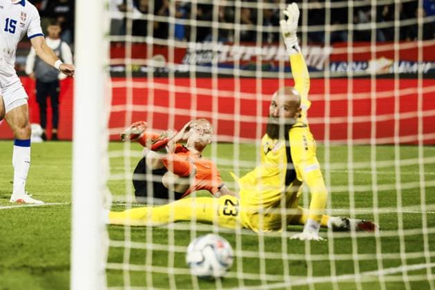 BELGRADE - SrÄ‘an BabiÄ‡ of Serbia, Mexx Meerdink of the Netherlands scoring the 2-1 goal, Serbian goalkeeper Vanja MilinkoviÄ‡-SaviÄ‡ (lr) during the UEFA Nations League match between Serbia and Germany at the Rajko MitiÄ‡ Stadium on 27 September 2026 in Belgrade. ANP KOEN VAN WEEL xVIxANPxSportx xxANPxIVx 570432277 originalFilename: 570432277.jpg