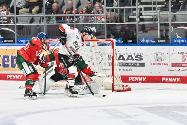 Penny DEL Augsburger Panther Kölner Haie, September 27, 2026 AUGSBURG, GERMANY September 27 Gregor MACLEOD of the Kölner Haie (No. 89) is stopped by Peyton JONES of the Augsburger Panther (No. 41) during this play in the Penny DEL game between the Augsburger Panther and the Kölner Haie on Matchday 4 at Curt Frenzel Stadium Copyright: xBEAUTIFULxSPORTS Goldbergx