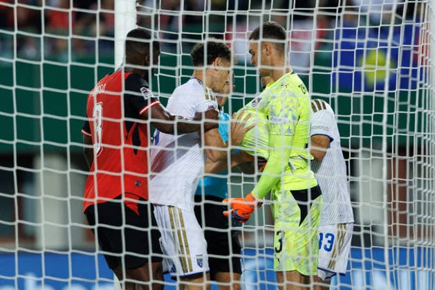 VIENNA, AUSTRIA - 27 SEPTEMBER 2026: Image shows Jungwirth Lukas (Austria, 13) putting ball into his jersey and Referee Kabakov Georgi (Bulgaria) during UEFA Nations League 2026 27 League B, Group B3, Matchday 2: Austria vs Kosovo at Ernst-Happel-Stadion on 27 09 2026 in Vienna, Austria. Austria Copyright: xFröhlichxPascalx
