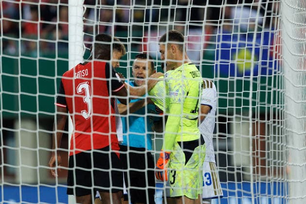 VIENNA, AUSTRIA - 27 SEPTEMBER 2026: Image shows Jungwirth Lukas (Austria, 13) putting ball into his jersey and Referee Kabakov Georgi (Bulgaria) during UEFA Nations League 2026 27 League B, Group B3, Matchday 2: Austria vs Kosovo at Ernst-Happel-Stadion on 27 09 2026 in Vienna, Austria. Austria Copyright: xFröhlichxPascalx