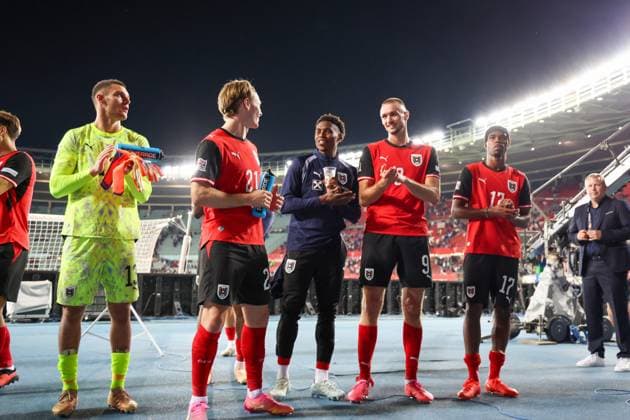27.09.2026 - SOCCER - 2026 27 UEFA NATIONS LEAGUE, League B - Group B3, Round 2, Austria vs Kosovo Maximilian Wober (Austria) and Patrick Wimmer (Austria) and Junior Adamu (Austria) and Sasa Kalajdzic (Austria) and Carney Chukwuemeka (Austria) celebrates victory after the match Vienna Ernst-Happel-Stadion Vienna Austria Copyright: xYigitxOermexYigitxOermex