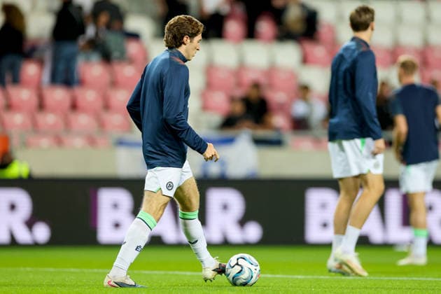 UEFA Nations League Group Stage, Nagyerdei Stadion, Debrecen, Hungary 27 9 2026 Israel vs Republic of Ireland Ireland s Conor Coventry during the warm up ahead of the match Conor Coventry during the warm up ahead of the match 27 9 2026  Copyright: xx RB1_5046