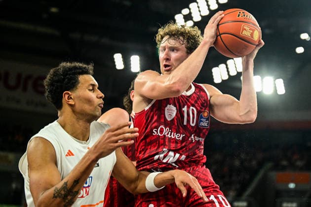 September 27, 2026, GER, Basketball, Men s, easycredit Basketball Bundesliga, 2026–2027 Season, Matchday 3, ratiopharm Ulm vs. Fitness First Würzburg Baskets: Michael Rataj (Ulm, 12) and Calvin Wishart (Würzburg, 10) grab the ball at the ratiopharm Arena in Neu Ulm, Bavaria, Germany Copyright: xNordphotox xHafnerx