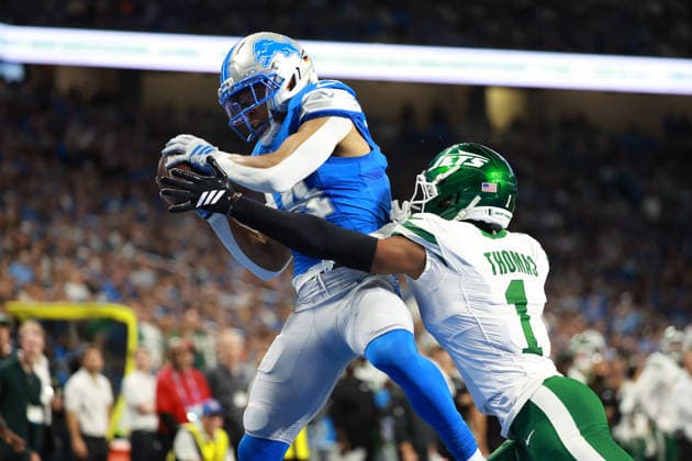 New York Jets vs Detroit Lions DETROIT,MICHIGAN-SEPTEMBER 27: Wide receiver Amon-Ra St. Brown 14 of the Detroit Lions catches a pass for a touchdown while guarded by cornerback Azareye h Thomas 1 of the New York Jets during the first half of an NFL, American Football Herren, USA football game between the New York Jets and the Detroit Lions in Detroit, Michigan USA, on Sunday, September 27, 2026 Detroit Michigan United States  Copyright: xJorgexLemusx originalFilename:lemus-newyorkj260927_npWpY