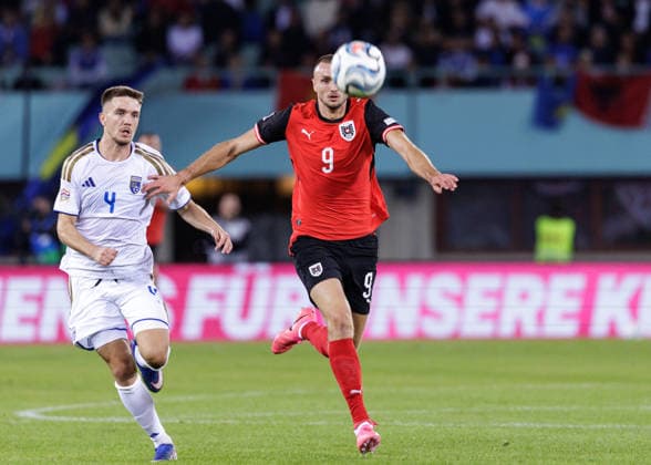 SOCCER - NL, AUT vs KOS VIENNA,AUSTRIA,27.SEP.26 - SOCCER - UEFA Nations League, OEFB international match, Länderspiel, Nationalmannschaft Austria vs Kosovo. Image shows Ilir Krasniqi (KOS) and Sasa Kalajdzic (AUT).  GEPAxpictures xArminxRauthner