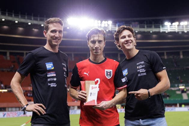 SOCCER - NL, AUT vs KOS VIENNA,AUSTRIA,27.SEP.26 - SOCCER - UEFA Nations League, OEFB international match, Länderspiel, Nationalmannschaft Austria vs Kosovo. Image shows Julian Hoerl, player of the match David Affengruber and Lauerenc Groessing (AUT).  GEPAxpictures xArminxRauthner