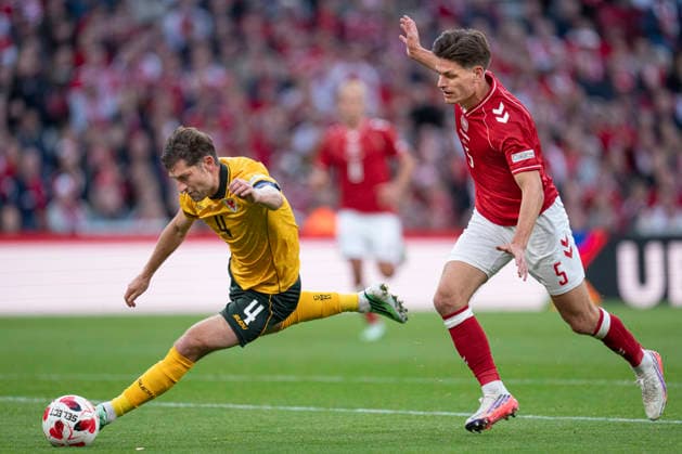 Nations League: Denmark vs. Wales—Wales Ben Davies and Denmark s Joakim Maehle during the Nations League match between Denmark and Wales at Parken on Sunday, September 27, 2026. Photo by Liselotte Sabroe, Ritzau Scanpix, Copenhagen, Denmark  Copyright: Ritzau Scanpix LiselottexSabroex spdk20260927-203132-L
