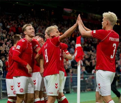 RECORD DATE NOT STATED Football - UEFA Nations League - Group A4 - Denmark v Wales COPENHAGEN, DENMARK - Sunday, September 27, 2026: Denmark s Gustav Isaksen celebrates after scoring the second goal with team-mate Oliver Provstgaard (R) during the UEFA Nations League Group A4 Matchday 2 match between Denmark and Wales at the Parken Stadium. (Photo by Amanda McMaster Propaganda) COPENHAGEN Parken Stadium COPENHAGEN DENMARK  Copyright: xAmandaxMcMasterx 2026-09-27-Denmark_v_Wales-036