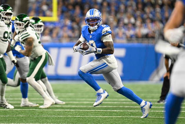 Sep 27, 2026; Detroit, MI, USA; Detroit Lions running back Jahmyr Gibbs (0) runs after catching a crossing route at Ford Field. Mandatory Credit: -Cal Media NFL, American Football Herren, USA 2026: Jets Vs Lions SEP 27  - ZUMAc04_ 20260927_zma_c04_005 Copyright: xAllanxDranbergx