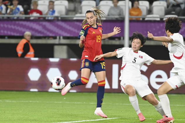 IPA89042652 - Alba Cerrato (ESP) and Ye Gyong Ri (PRK) during the FIFA U-20 Women s World Cup final between Spain and North Korea, held in Lodz, Poland, on September 27, 2026  Copyright: xMichalxDubiel IPAxSportx xx IPA89042652