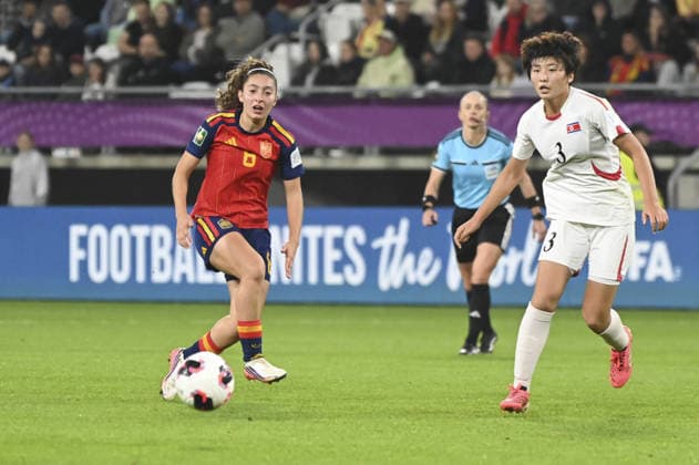 IPA89042791 - Elene Gurtubay (ESP) and Pok Yong Jong (PRK) during the FIFA U-20 Women’s World Cup final between Spain and North Korea, held in ?ód?, Poland, on September 27, 2026  Copyright: xMichalxDubiel IPAxSportx xx IPA89042791