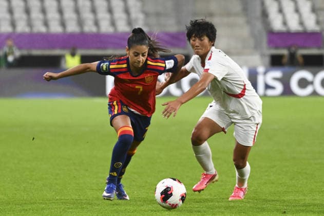 IPA89042793 - Noe Bejarano (ESP) and II Chong Jon (PRK) during the FIFA U-20 Women s World Cup final between Spain and North Korea, Lodz, Poland, on September 27, 2026  Copyright: xMichalxDubiel IPAxSportx xx IPA89042793