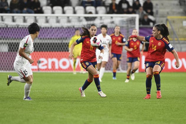 IPA89042807 - Chong Gum Choe (DPRK), Daniela Agote (ESP), and Ainoa Gomez (ESP) during the FIFA U-20 Women s World Cup final between Spain and the DPRK, held in Lodz, Poland, on September 27, 2026  Copyright: xMichalxDubiel IPAxSportx xx IPA89042807