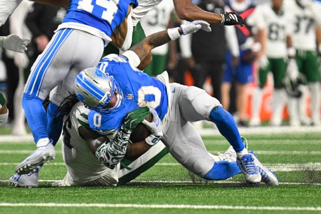 Sep 27, 2026; Detroit, MI, USA; Detroit Lions running back Jahmyr Gibbs (0) brought down by New York Jets linebacker Demario Davis (56) at Ford Field. Mandatory Credit: -Cal Media Detroit USA - ZUMAc04_ 20260927_zma_c04_017 Copyright: xAllanxDranbergx