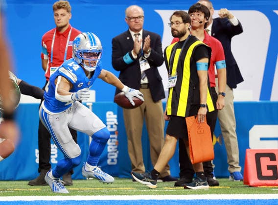 New York Jets vs Detroit Lions DETROIT,MICHIGAN-SEPTEMBER 27: Wide receiver Amon-Ra St. Brown (14) of the Detroit Lions celebrates his touchdown during an NFL, American Football Herren, USA football game between the New York Jets and the Detroit Lions in Detroit, Michigan USA, on Sunday, September 27, 2026 Detroit Michigan United States  Copyright: xAmyxLemusx originalFilename:lemus-newyorkj260927_npRtG.jpg