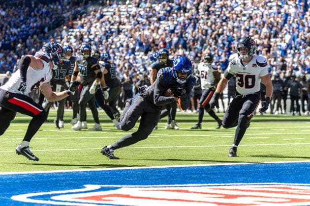Sep 27, 2026; Indianapolis, IN, USA; Indianapolis Colts wide receiver Keenan Allen (10) runs with the ball for a touchdown during NFL, American Football Herren, USA game action against the Houston Texans at Lucas Oil Stadium. Mandatory Credit: -Cal Media Indianapolis USA - ZUMAc04_ 20260927_zma_c04_040 Copyright: xJohnxMersitsx