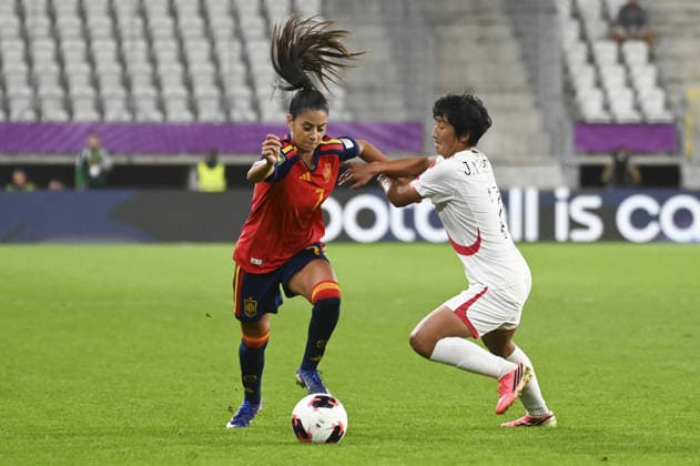 IPA89042815 - Noe Bejarano (ESP) and II Chong Jon (PRK) during the FIFA U-20 Women s World Cup final between Spain and North Korea, held in Lodz, Poland, on September 27, 2026  Copyright: xMichalxDubiel IPAxSportx xx IPA89042815