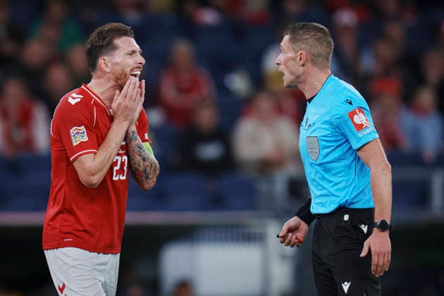 Nations League: Denmark vs. Wales—Denmark s Pierre-Emile Højbjerg and referee Willy Delajod during the Nations League match between Denmark and Wales at Parken, Sunday, September 27, 2026. Photo by Liselotte Sabroe, Ritzau Scanpix, Copenhagen, Denmark  Copyright: Ritzau Scanpix LiselottexSabroex spdk20260927-204030-L