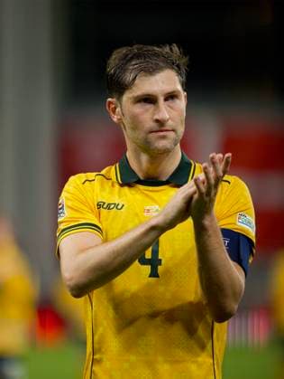 RECORD DATE NOT STATED Football - UEFA Nations League - Group A4 - Denmark v Wales COPENHAGEN, DENMARK - Sunday, September 27, 2026: Wales Ben Davies applauds the supporters after the UEFA Nations League Group A4 Matchday 2 match between Denmark and Wales at the Parken Stadium. Denmark won 2-0. (Photo by Amanda McMaster Propaganda) COPENHAGEN Parken Stadium COPENHAGEN DENMARK  Copyright: xAmandaxMcMasterx 2026-09-27-Denmark_v_Wales-038