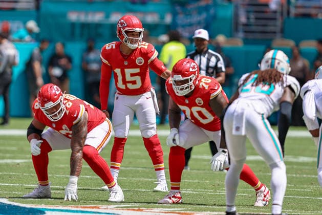 MIAMI GARDENS, FL - SEPTEMBER 27: Kansas City Chiefs quarterback Patrick Mahomes (15) prepares to take a snap during a NFL, American Football Herren, USA game between the Kansas City Chiefs and the Miami Dolphins, on Sunday September 27, 2026, at Hard Rock Stadium in Miami Gardens, FL.(Photo by Chris Arjoon Icon Sportswire). NFL: SEP 27 Chiefs at Dolphins EDITORIAL USE ONLY Icon2609270000011