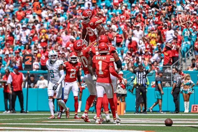 MIAMI GARDENS, FL - SEPTEMBER 27: Kansas City Chiefs running back Kenneth Walker III (9) celebrates a touchdown during a NFL, American Football Herren, USA game between the Kansas City Chiefs and the Miami Dolphins, on Sunday September 27, 2026, at Hard Rock Stadium in Miami Gardens, FL.(Photo by Chris Arjoon Icon Sportswire). NFL: SEP 27 Chiefs at Dolphins EDITORIAL USE ONLY Icon2609270000015