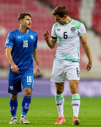 UEFA Nations League Group Stage, Nagyerdei Stadion, Debrecen, Hungary 27 9 2026 Israel vs Republic of Ireland Ireland s Jayson Molumby with Israel s Gabi Kanichowsky Jayson Molumby with Gabi Kanichowsky 27 9 2026  Copyright: xx RB1_6287