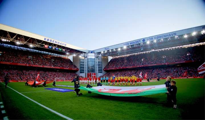 RECORD DATE NOT STATED Football - UEFA Nations League - Group A4 - Denmark v Wales COPENHAGEN, DENMARK - Sunday, September 27, 2026: Players stand for the national anthem before the UEFA Nations League Group A4 Matchday 2 match between Denmark and Wales at the Parken Stadium. Denmark won 2-0. (Photo by Amanda McMaster Propaganda) COPENHAGEN Parken Stadium COPENHAGEN DENMARK  Copyright: xAmandaxMcMasterx 2026-09-27-Denmark_v_Wales-050