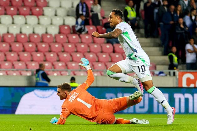 UEFA Nations League Group Stage, Nagyerdei Stadion, Debrecen, Hungary 27 9 2026 Israel vs Republic of Ireland Ireland s Adam Idah scores his sides second goal of the match Adam Idah scores his sides second goal of the match 27 9 2026  Copyright: xx RB2_0838