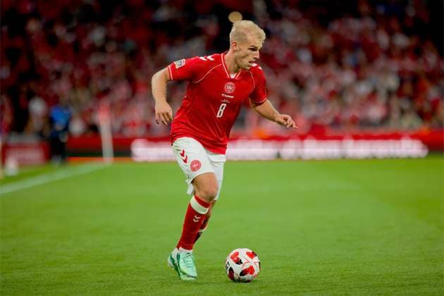 RECORD DATE NOT STATED Football - UEFA Nations League - Group A4 - Denmark v Wales COPENHAGEN, DENMARK - Sunday, September 27, 2026: Denmark s Gustav Isaksen during the UEFA Nations League Group A4 Matchday 2 match between Denmark and Wales at the Parken Stadium. Denmark won 2-0. (Photo by Amanda McMaster Propaganda) COPENHAGEN Parken Stadium COPENHAGEN DENMARK  Copyright: xAmandaxMcMasterx 2026-09-27-Denmark_v_Wales-055