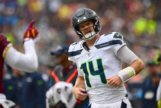 LANDOVER, MD - SEPTEMBER 27: Seahawks quarterback Sam Darnold (14) reacts after throwing an incomplete pass in the red zone during the Seattle Seahawks versus Washington Commanders National Football League game at Northwest Stadium on September 27, 2026 in Landover, MD. (Photo by Randy Litzinger Icon Sportswire) NFL, American Football Herren, USA SEP 27 Seahawks at Commanders EDITORIAL USE ONLY Icon9662609270692