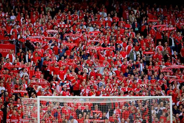 RECORD DATE NOT STATED Football - UEFA Nations League - Group A4 - Denmark v Wales COPENHAGEN, DENMARK - Sunday, September 27, 2026: Denmark supporters sing the national anthem before the UEFA Nations League Group A4 Matchday 2 match between Denmark and Wales at the Parken Stadium. Denmark won 2-0. (Photo by Amanda McMaster Propaganda) COPENHAGEN Parken Stadium COPENHAGEN DENMARK  Copyright: xAmandaxMcMasterx 2026-09-27-Denmark_v_Wales-067