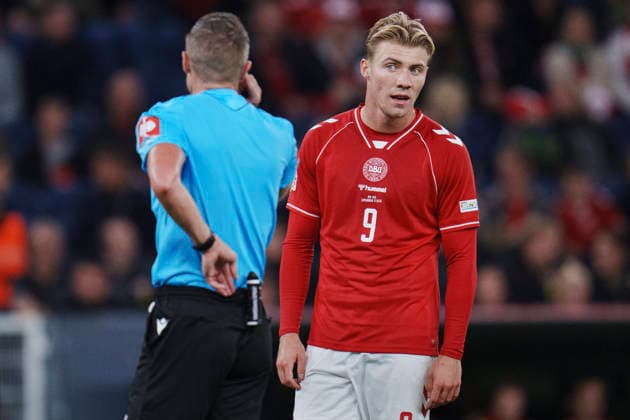 Nations League: Denmark vs. Wales. Denmark s Rasmus Hoejlund looks at the referee during the Nations League match between Denmark and Wales at Parken on Sunday, September 27, 2026. Photo by Liselotte Sabroe, Ritzau Scanpix, Copenhagen, Denmark  Copyright: Ritzau Scanpix LiselottexSabroex spdk20260927-212459-L