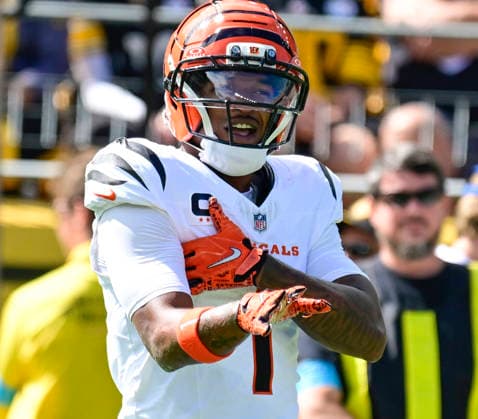 Cincinnati Bengals wide receiver Ja marr Chase (1) celebrates his touchdown against the Pittsburgh Steelers in first quarter at Acrisure Stadium on Sunday, Sept. 27, 2026 in Pittsburgh.  PIT2026092704 ARCHIExCARPENTER