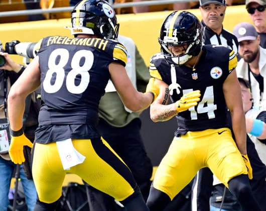 Pittsburgh Steelers wide receiver Roman Wilson (14) celebrates his touchdown with Pittsburgh Steelers tight end Pat Freiermuth (88) in the first quarter against the Cincinnati Bengals at Acrisure Stadium on Sunday, Sept. 27, 2026 in Pittsburgh.  PIT2026092708 ARCHIExCARPENTER