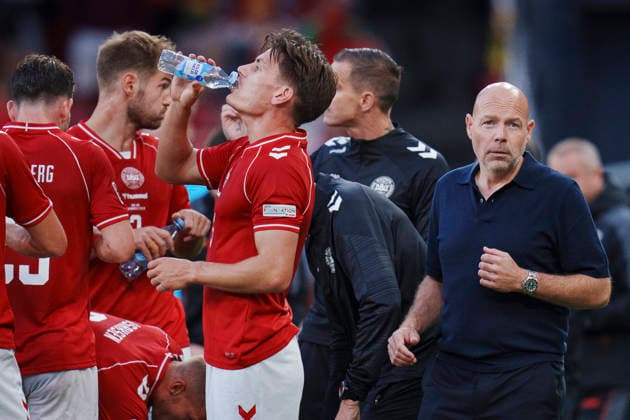 Nations League: Denmark vs. Wales. Denmark’s head coach Brian Riemer, Joakim Maehle, and Joachim Andersen during the Nations League match between Denmark and Wales at Parken on Sunday, September 27, 2026. Photo by Liselotte Sabroe, Ritzau Scanpix, Copenhagen, Denmark  Copyright: Ritzau Scanpix LiselottexSabroex spdk20260927-205942-L
