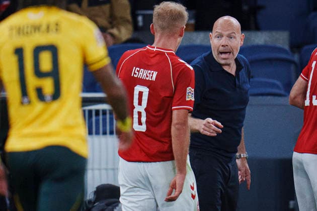 Nations League: Denmark vs. Wales. Denmark s Head Coach Brian Riemer and Gustav Isaksen after the 2-0 goal during the Nations League match between Denmark and Wales at Parken on Sunday, September 27, 2026. Photo by Liselotte Sabroe, Ritzau Scanpix, Copenhagen, Denmark  Copyright: Ritzau Scanpix LiselottexSabroex spdk20260927-211313-L