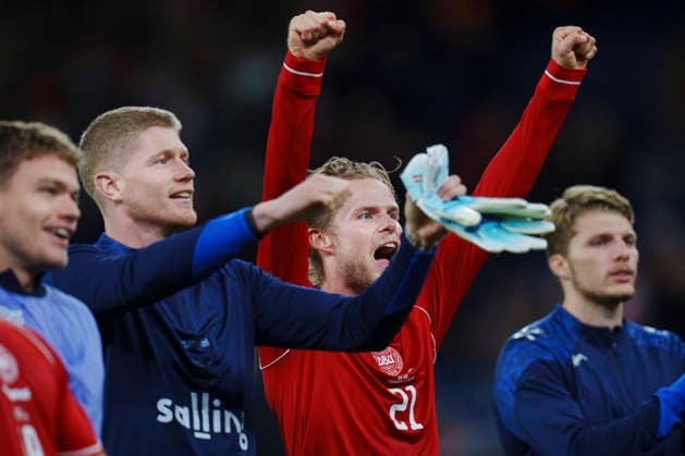 Nations League: Denmark vs. Wales. Morten Hjulmand with Victor Bak, Andreas Jungdal, and Anton Gaaei after the Nations League match between Denmark and Wales at Parken on Sunday, September 27, 2026. Photo by Liselotte Sabroe, Ritzau Scanpix, Copenhagen, Denmark  Copyright: Ritzau Scanpix LiselottexSabroex spdk20260927-213442-L