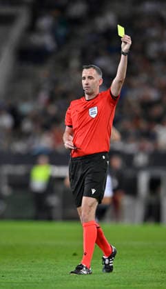 Referee Chris Kavanagh shows Yann Aurel Bisseck (GER 02, not shown) a yellow card for a foul on Andreas Tetteh (GRE 16, not shown) in the DFB international match between Germany (GER) and Greece (GRE) in the UEFA Nations League on September 27, 202026 DFL regulations prohibit any use of photographs as image sequences and or quasi-video DFB international match Germany (GER) vs. Greece (GRE) UEFA Nations League