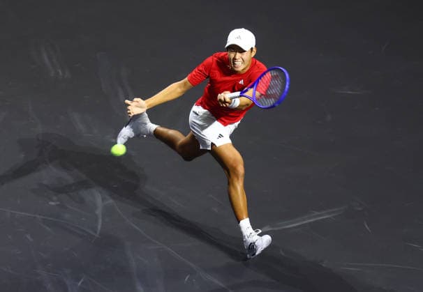 2026 Laver Cup, day three, O2 Arena, London,27 09 2026 Learner Tien (USA) in action during his match against Alexander Zverev (GER) in the 2026 Laver Cup at the O2 Arena, London London O2 Arena London GBR, UK NEWSPAPERS OUT Copyright: xMarkxGreenwoodx